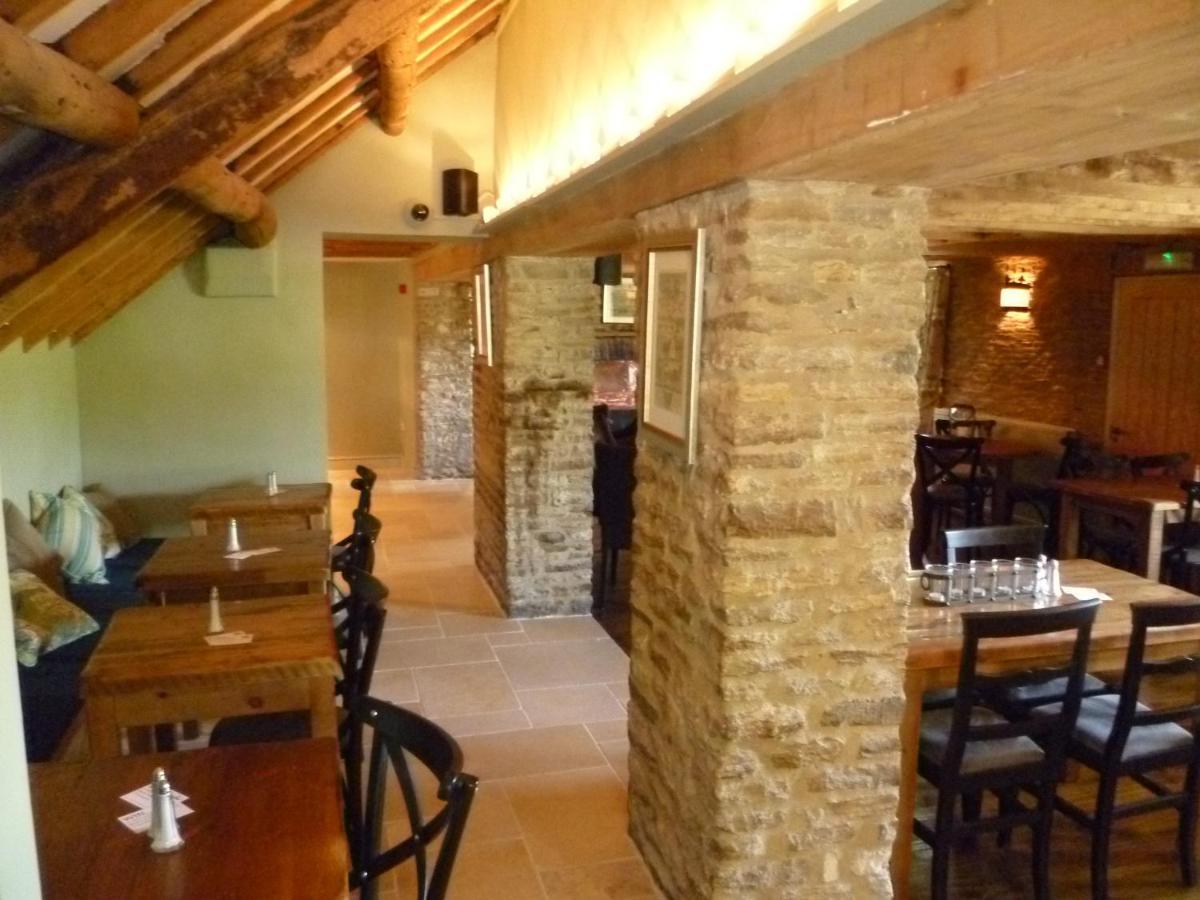סירנססטר The Crown Of Crucis Country Inn And Hotel מראה חיצוני תמונה