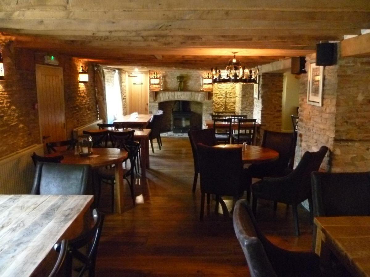 סירנססטר The Crown Of Crucis Country Inn And Hotel מראה חיצוני תמונה