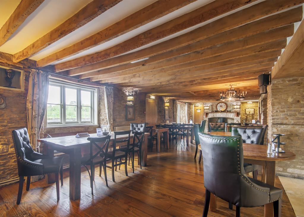 סירנססטר The Crown Of Crucis Country Inn And Hotel מראה חיצוני תמונה