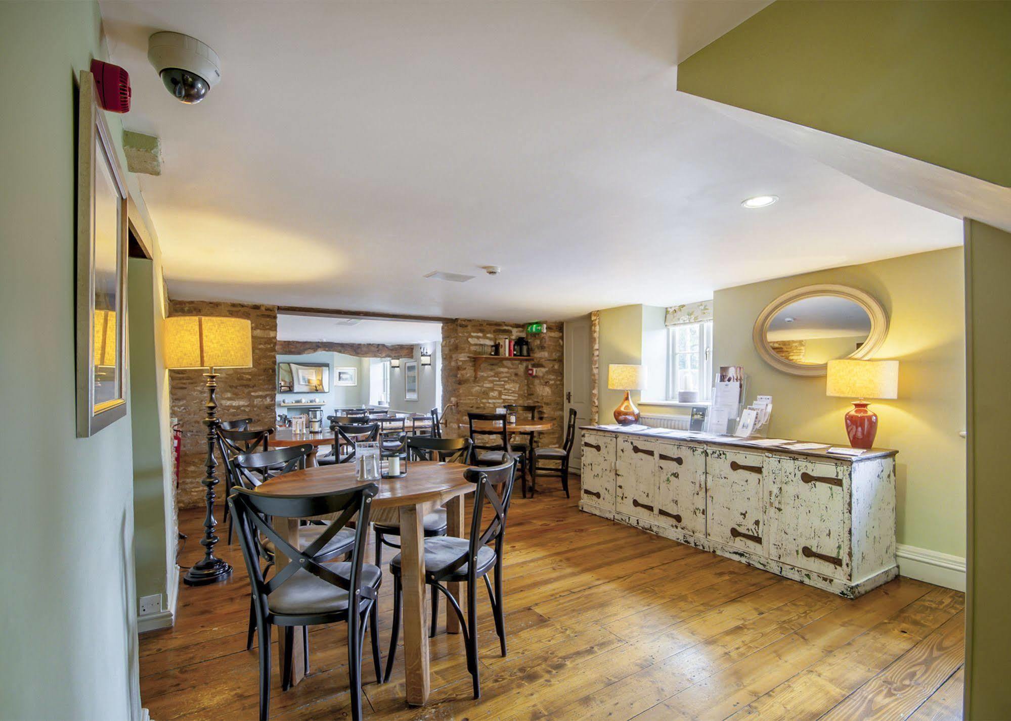 סירנססטר The Crown Of Crucis Country Inn And Hotel מראה חיצוני תמונה